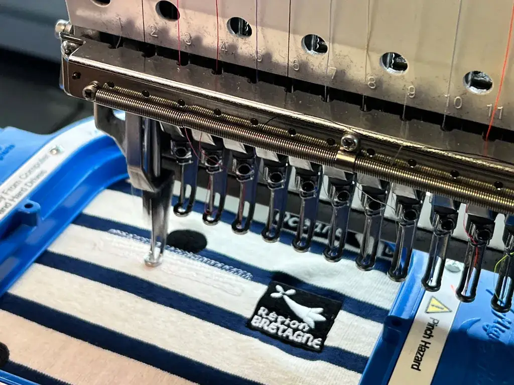 Broderie sur marinière