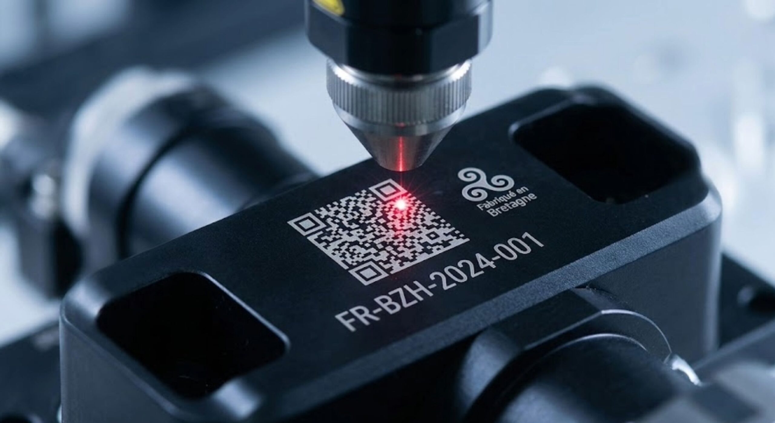 Marquage laser de précision pour traçabilité industrielle – gourdes, mugs, stylos gravés, personnalisation.fr